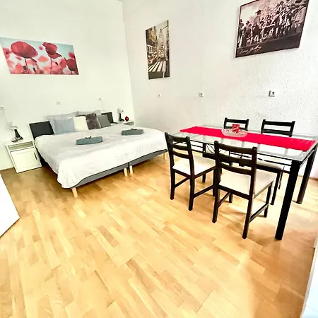 Sweet Warm With Big Bed Near New York Cafe Free Coffee 부다페스트