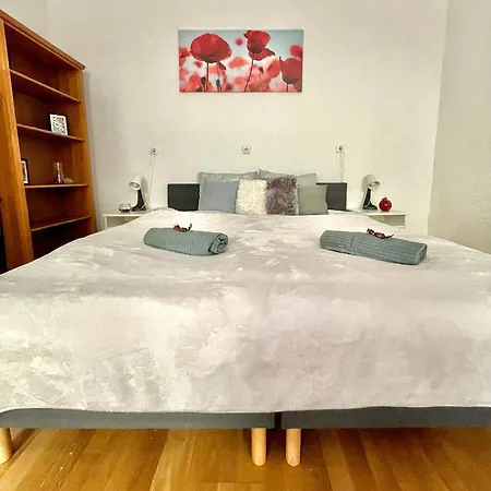 Apartmán Very Warm With Big Bed Near New York Cafe *